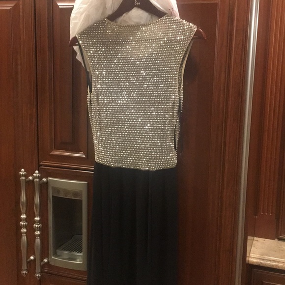 Black sequin gown - Picture 4 of 4